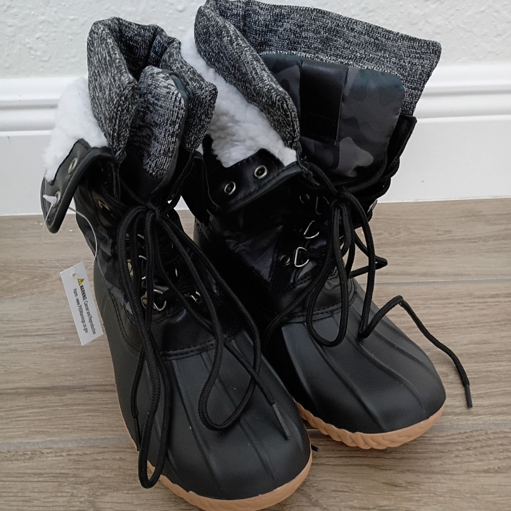 Black and Gray Winter Boots with Faux Fur Lining